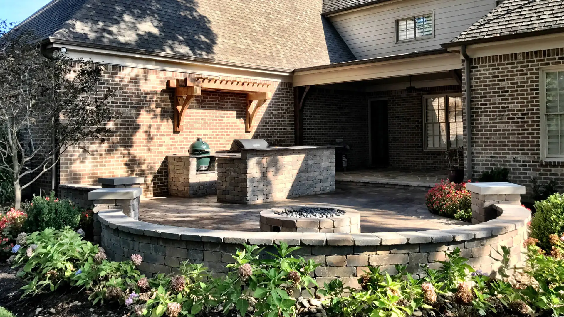 Beautiful outdoor living space patio and pool near Leawood, KS.
